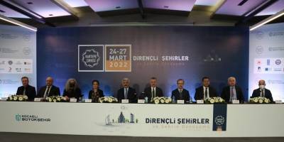Kartepe Zirvesi’nde “Dirençli Şehirler ve Şehrin Dönüşümü” konuşuldu