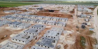 Suriye'nin Kuzeyindeki Bölgelerde Briket Evler İnşa Ediliyor