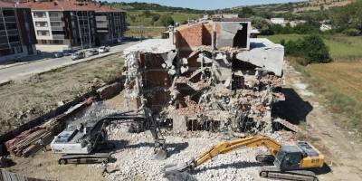 Müteahhit Kendi İnşaatını İhbar Etti, Belediye 1 Milyon TL Ceza Kesip Yıktı