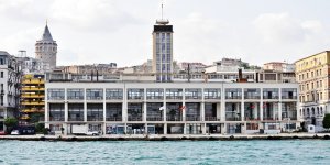 Karaköy Yolcu Salonu Neden Yıkıldı?