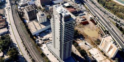 İzmir'in Merkezinde Milyarlık Gökdelen Krizi: Bayraklı 1923 Tower Neden Teslim Edilemedi?