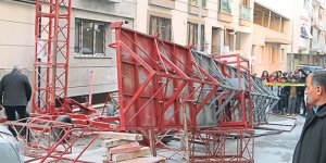 Çiğli'de İskele Çöktü: 1 İşçi Hayatını Kaybetti